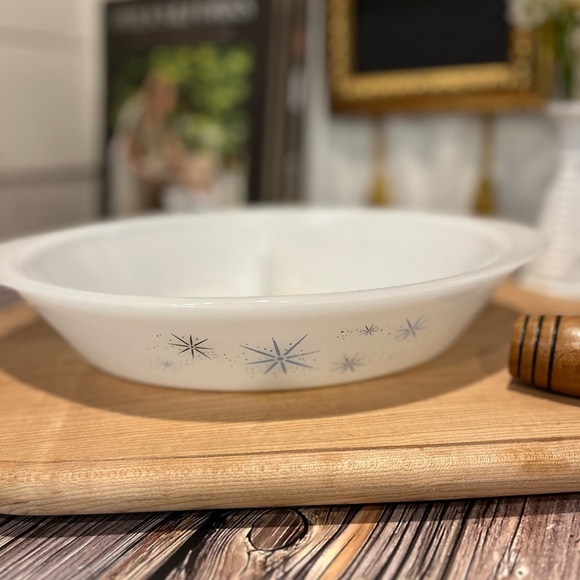 VINTAGE GLASSBAKE Divided Serving Dish J-2352-1/2 – Starburst Pattern - Picture 4 of 7